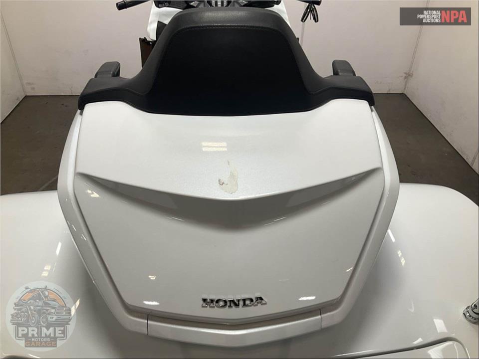 2018 Honda GL1800D GOLDWING TOUR DCT (WHITE) — фото 19