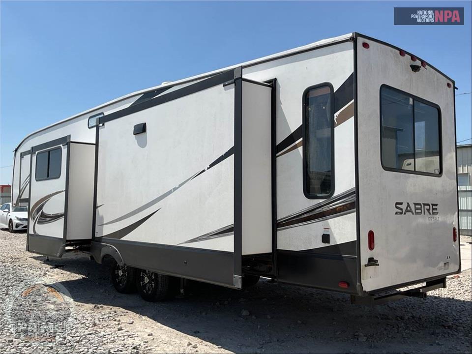 2021 Sabre By Forest River M-36BHQ - FIFTH WHEEL SERIES — фото 3