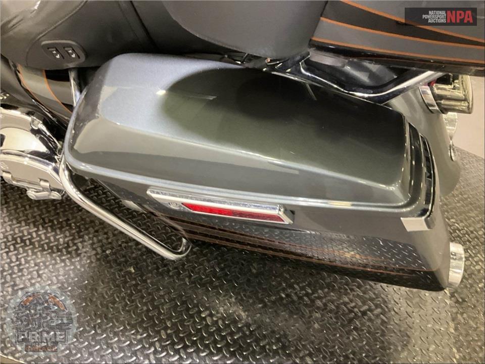 2016 Harley-Davidson FLTRUSE CVO ROAD GLIDE ULTRA — фото 18