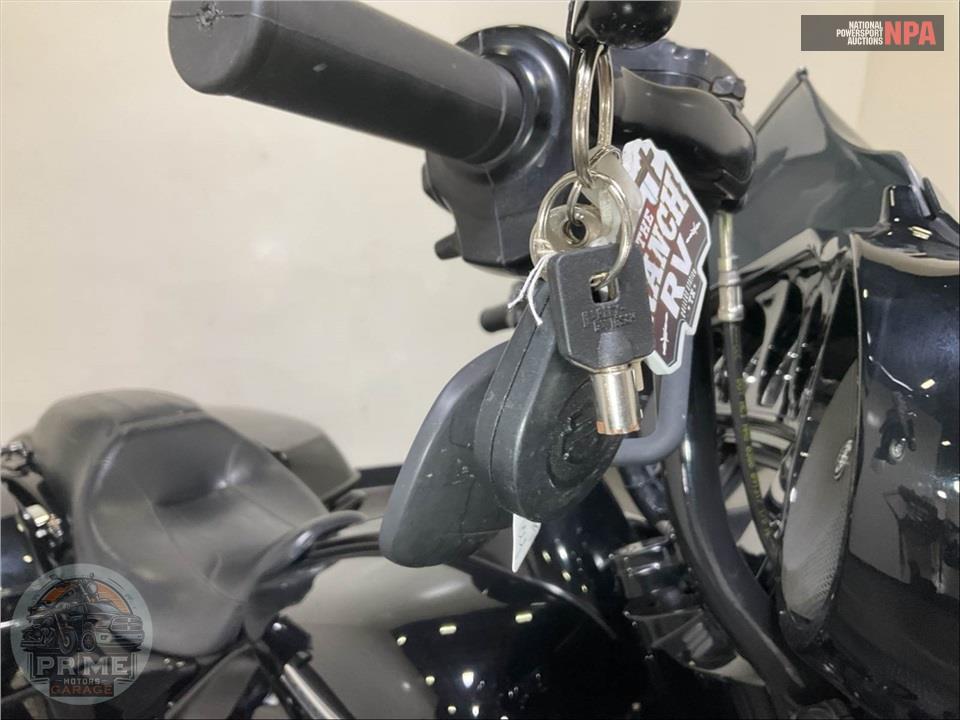 2018 Harley-Davidson FLHXS STREET GLIDE SPECIAL — фото 17