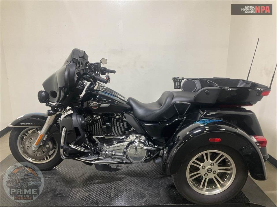 2022 Harley-Davidson FLHTCUTG TRI GLIDE ULTRA CLASSIC — фото 3