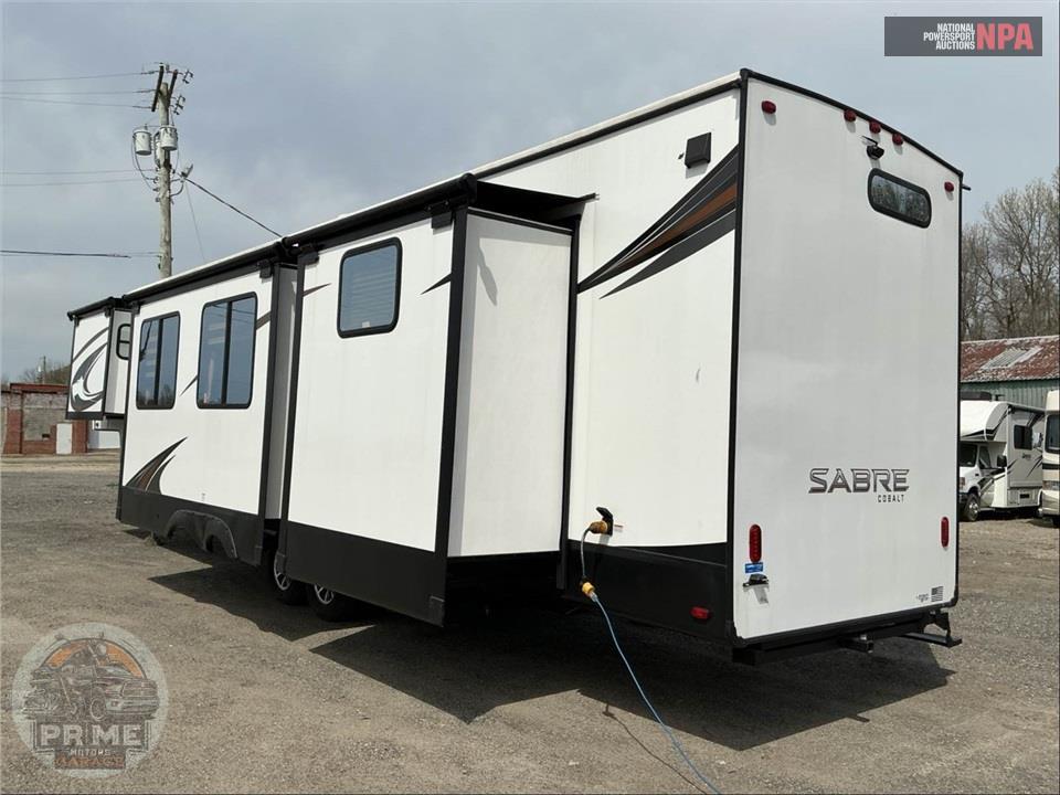 2023 Sabre By Forest River M-38DBQ - FIFTH WHEEL SERIES — фото 3