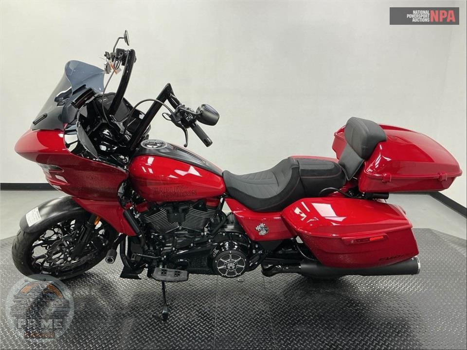 2025 Harley-Davidson FLTRXSTSE CVO ROAD GLIDE ST — фото 3