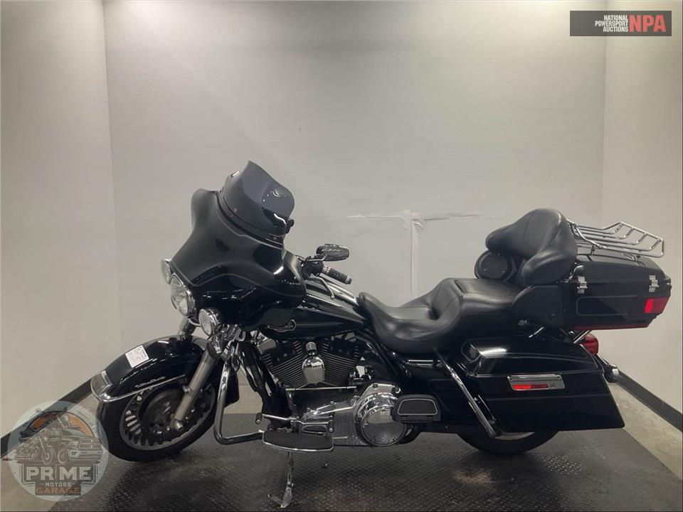 2010 Harley-Davidson FLHTCU ULTRA CLASSIC ELECTRA GLIDE — фото 3