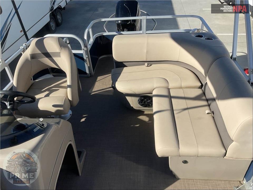 2022 Tracker Marine PARTY BARGE 18 DLX(*) SUN TRACKER SERIES L=20/E=1 75HP MERC OB — фото 28