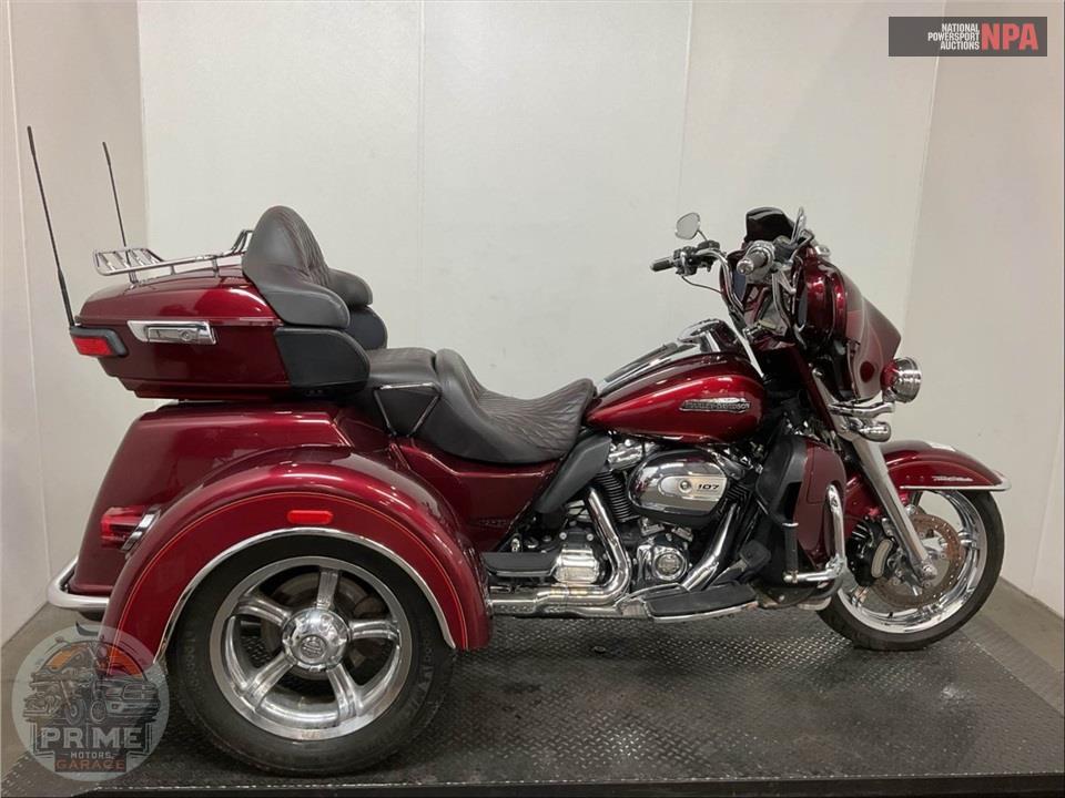 2017 Harley-Davidson FLHTCUTG TRIGLIDE ULTRA CLASSIC — фото 1