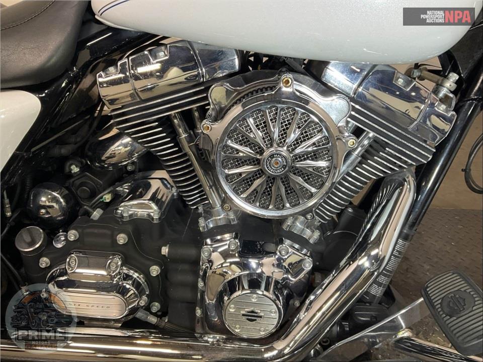 2012 Harley-Davidson FLHRC ROAD KING CLSC — фото 6