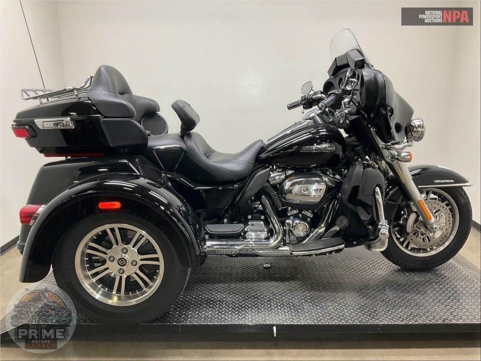2018 Harley-Davidson FLHTCUTG TRI GLIDE ULTRA — фото 1