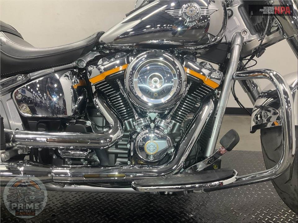 2025 Harley-Davidson FLSTFI SOFTAIL FAT BOY GRAY GHOST — фото 6