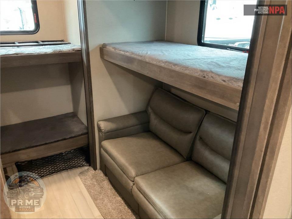 2022 Grand Design Recreational Vehicles M-3740BH - SOLITUDE S-CLASS FIFTH WHEEL SERIES — фото 12