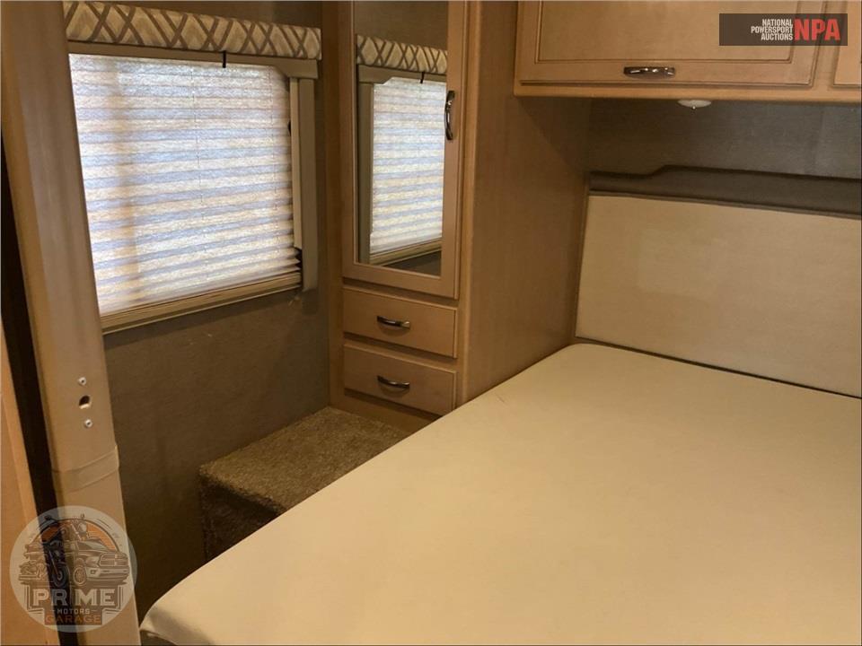 2019 Thor Motor Coach M-28Z E450-V10 - FOUR WINDS SERIES — фото 19