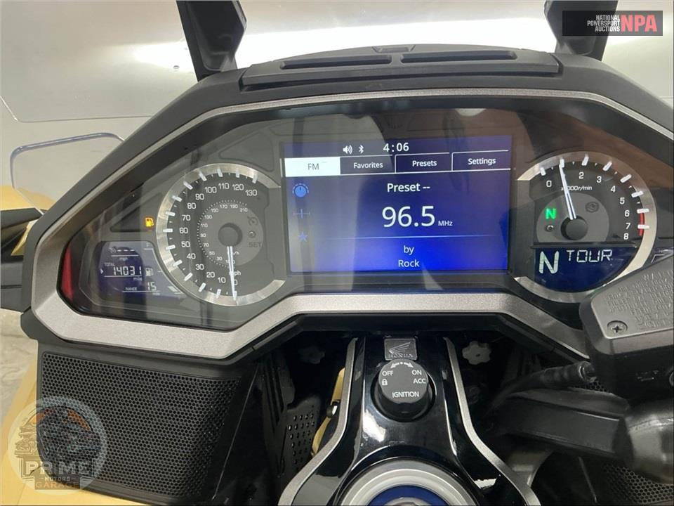 2025 Honda GOLD WING TOUR AUTOMATIC DCT 50TH ANNIVERSARY — фото 5