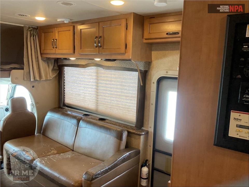 2017 Thor Motor Coach M-28Z E450-V10 - CHATEAU SERIES — фото 9