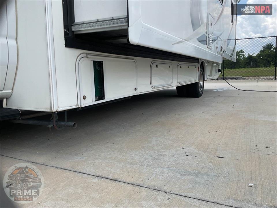 2020 Thor Motor Coach M-31W E450-V10 - FOUR WINDS SERIES — фото 53