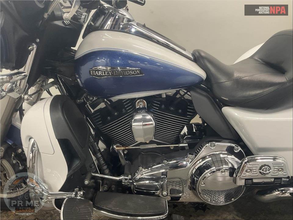 2015 Harley-Davidson FLHTCUTG TRIGLIDE ULTRA CLASSIC — фото 7