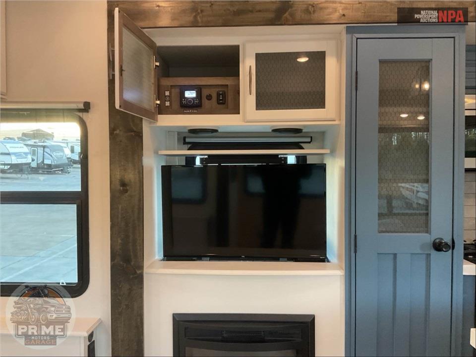 2021 Grand Design Recreational Vehicles M-378MBS - SOLITUDE FIFTH WHEEL SERIES — фото 21