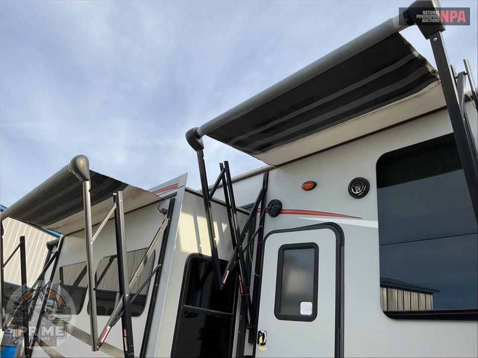 2015 Crossroads Rv LAS VEGAS - ELEVATION TOY HAULER TOY HAULER SERIES — фото 35