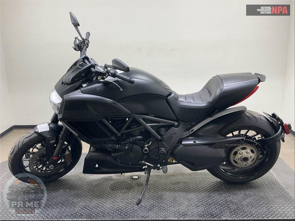 2016 Ducati DIAVEL DARK — фото 3