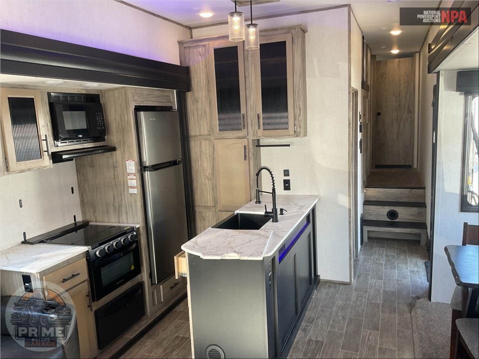 2022 Cherokee By Forest River M-3660SUITE ARCTIC WOLF FIFTH WHEEL SERIES — фото 9