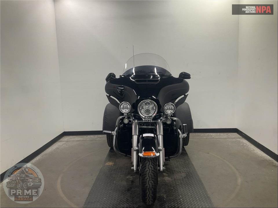 2018 Harley-Davidson FLHTCUTG TRI GLIDE ULTRA — фото 2