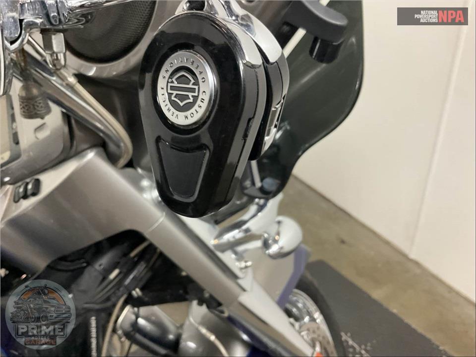 2017 Harley-Davidson FLHTKSE CVO ULTRA LIMITED — фото 11