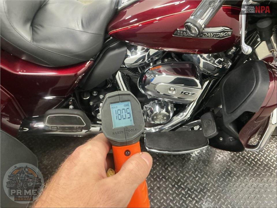 2017 Harley-Davidson FLHTCUTG TRIGLIDE ULTRA CLASSIC — фото 8