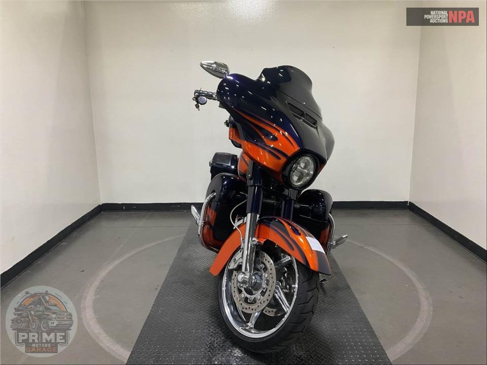 2015 Harley-Davidson FLHXSE CVO STREET GLIDE SPECIAL — фото 2