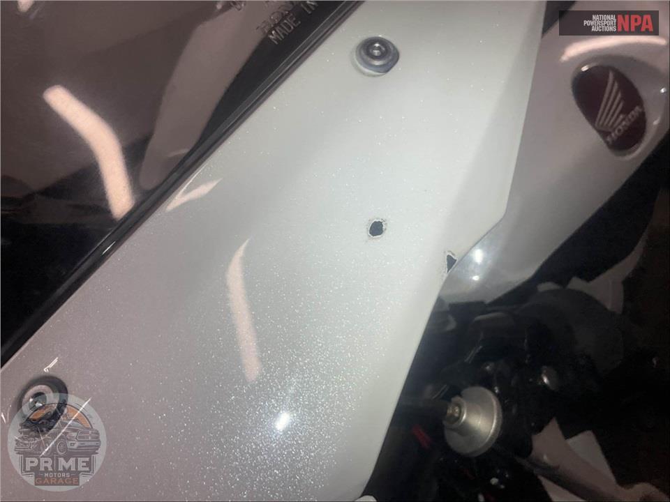 2025 Honda CBR1000RR — фото 17