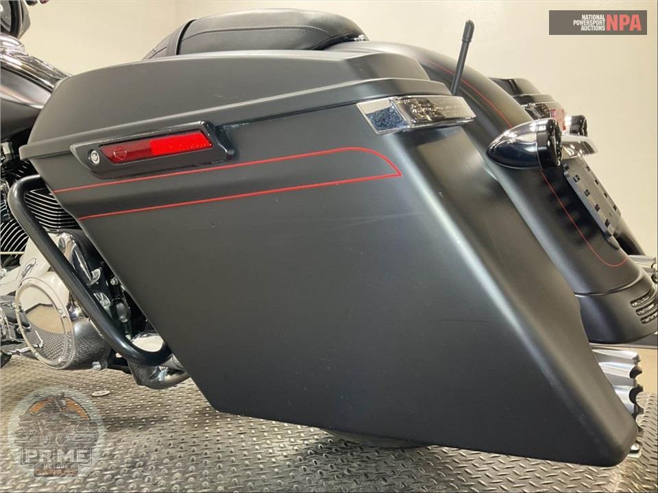 2016 Harley-Davidson FLHXS STREET GLIDE SPECIAL — фото 17