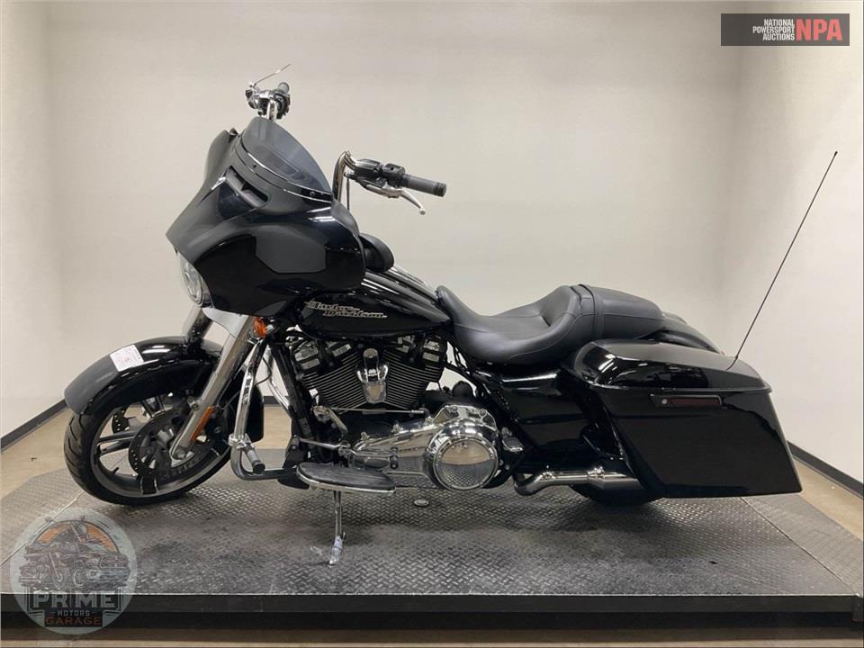 2017 Harley-Davidson FLHX STREET GLIDE — фото 3