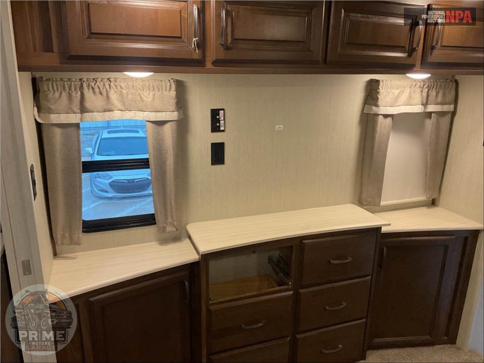 2019 Palomino By Forest River M-383FBC - COMPASS FIFTH WHEEL SERIES — фото 12