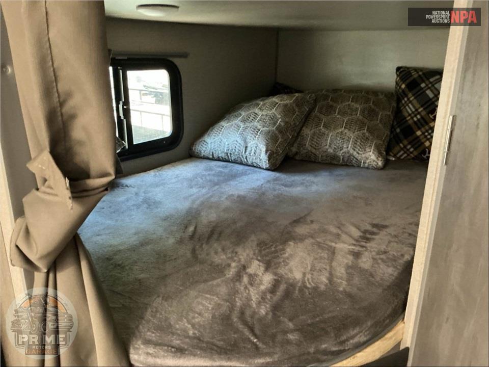 2022 Coachmen By Forest River M-184 BHS CATALINA SUMMIT SERIES — фото 13