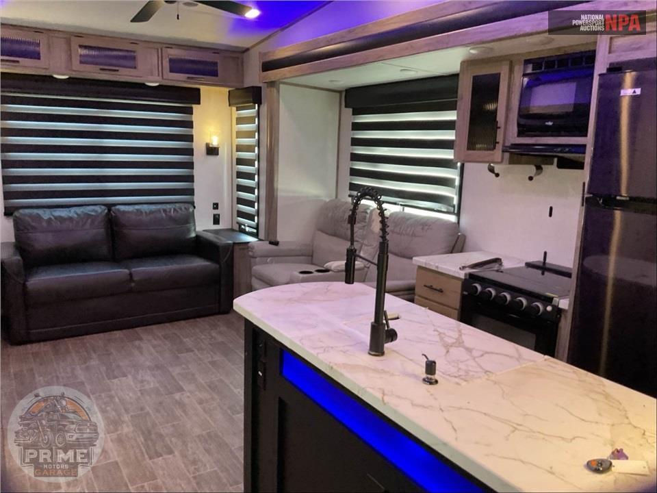 2021 Cherokee By Forest River M-3660SUITE - ARCTIC WOLF FIFTH WHEEL SERIES — фото 6