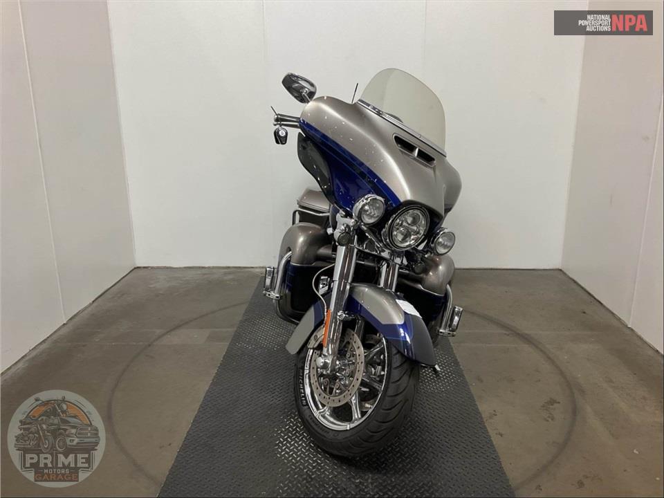 2017 Harley-Davidson FLHTKSE CVO ULTRA LIMITED — фото 2