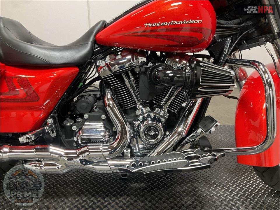 2017 Harley-Davidson FLHXS STREET GLIDE SPECIAL — фото 6