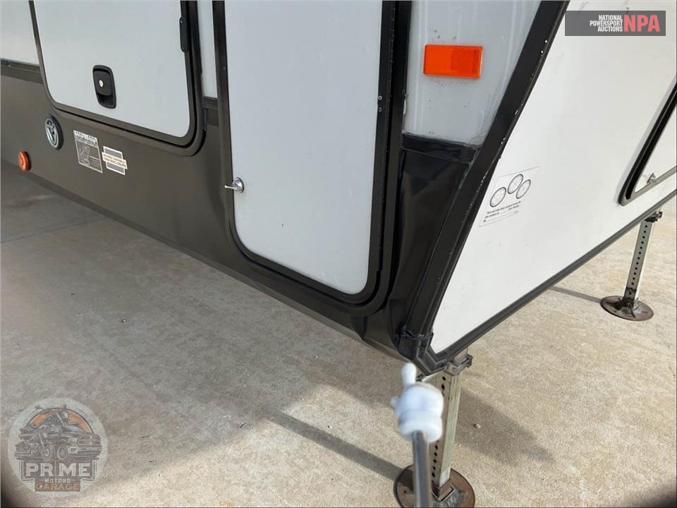 2021 Cherokee By Forest River M-3660SUITE - ARCTIC WOLF FIFTH WHEEL SERIES — фото 34