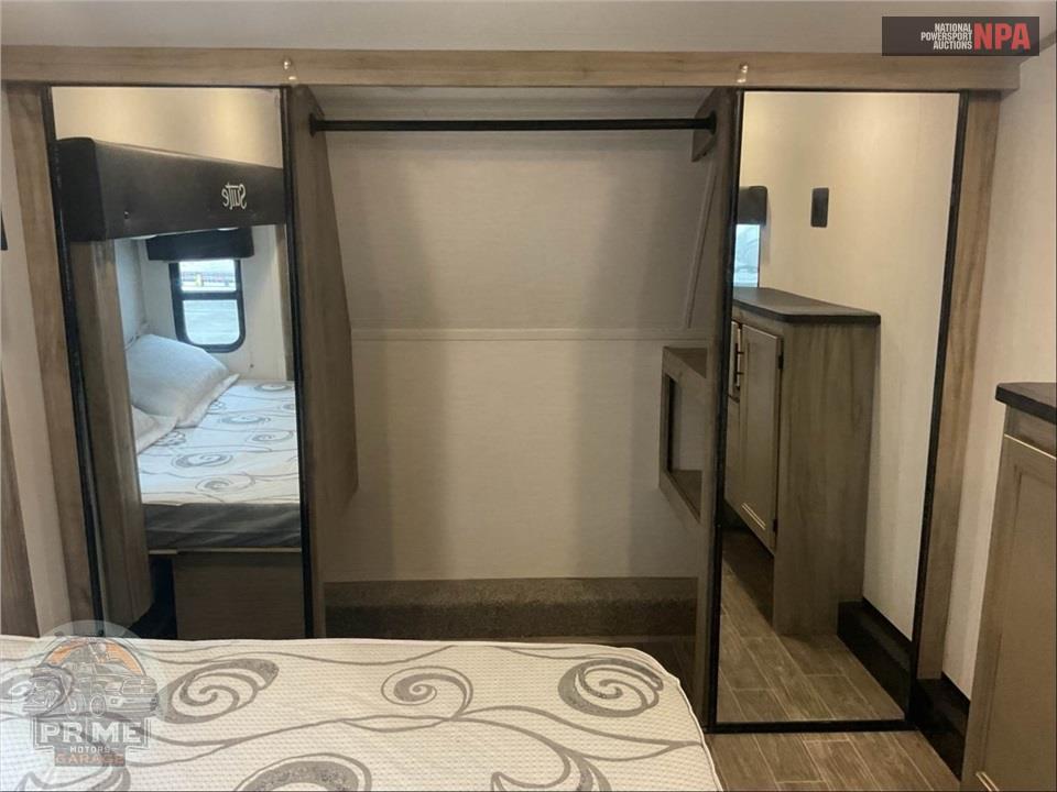2021 Cherokee By Forest River M-3550SUITE - ARCTIC WOLF FIFTH WHEEL SERIES — фото 14