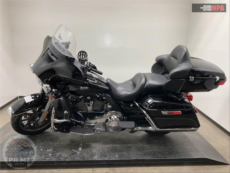 2017 Harley-Davidson FLHTCU ELECTRA GLIDE ULTRA CLASSIC — фото 3