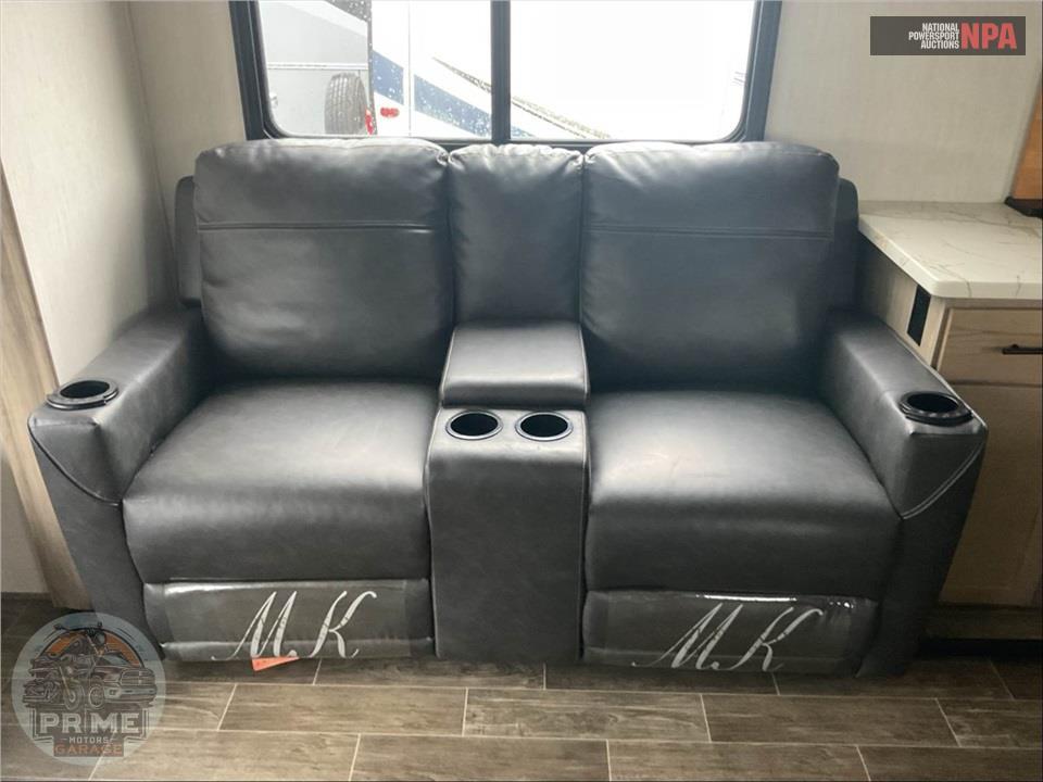 2021 Cherokee By Forest River M-3550SUITE - ARCTIC WOLF FIFTH WHEEL SERIES — фото 10