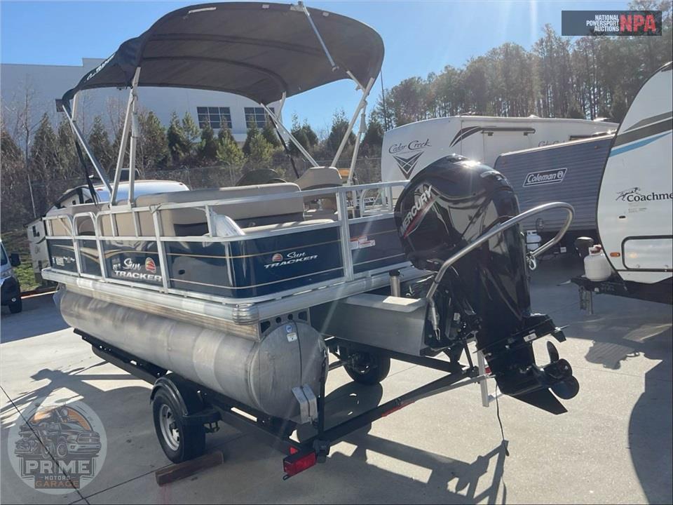 2022 Tracker Marine PARTY BARGE 18 DLX(*) SUN TRACKER SERIES L=20/E=1 75HP MERC OB — фото 3
