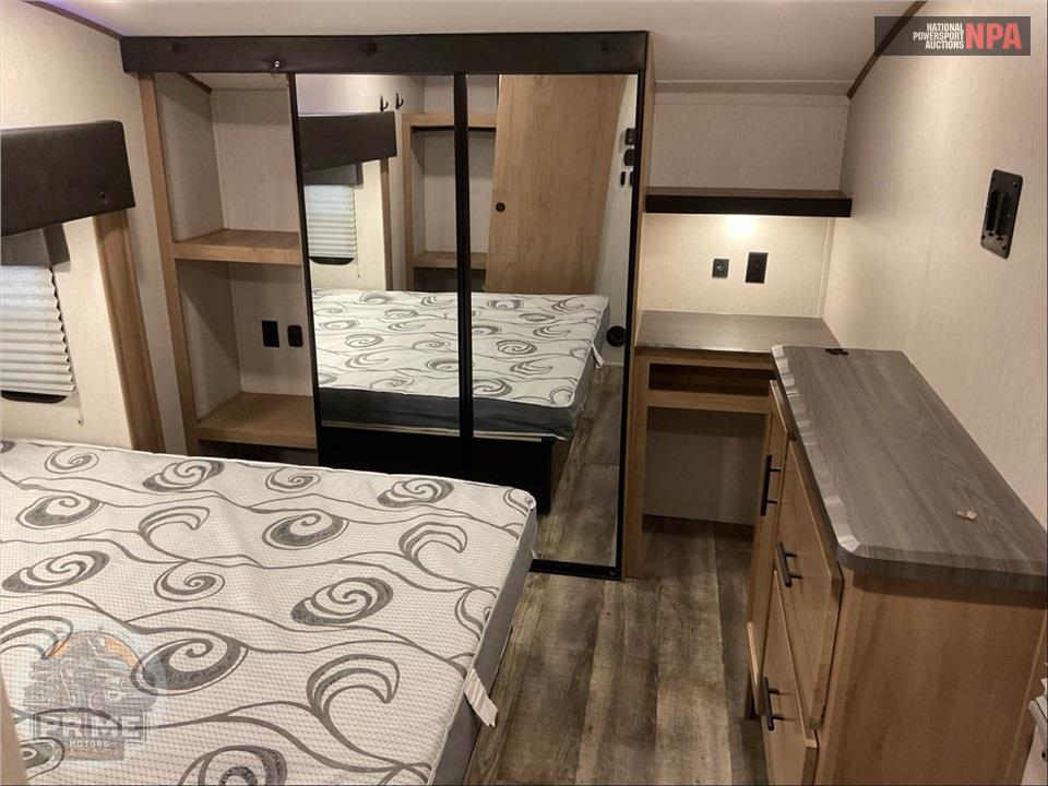 2023 Cherokee By Forest River M-3660SUITE - ARCTIC WOLF FIFTH WHEEL SERIES — фото 11