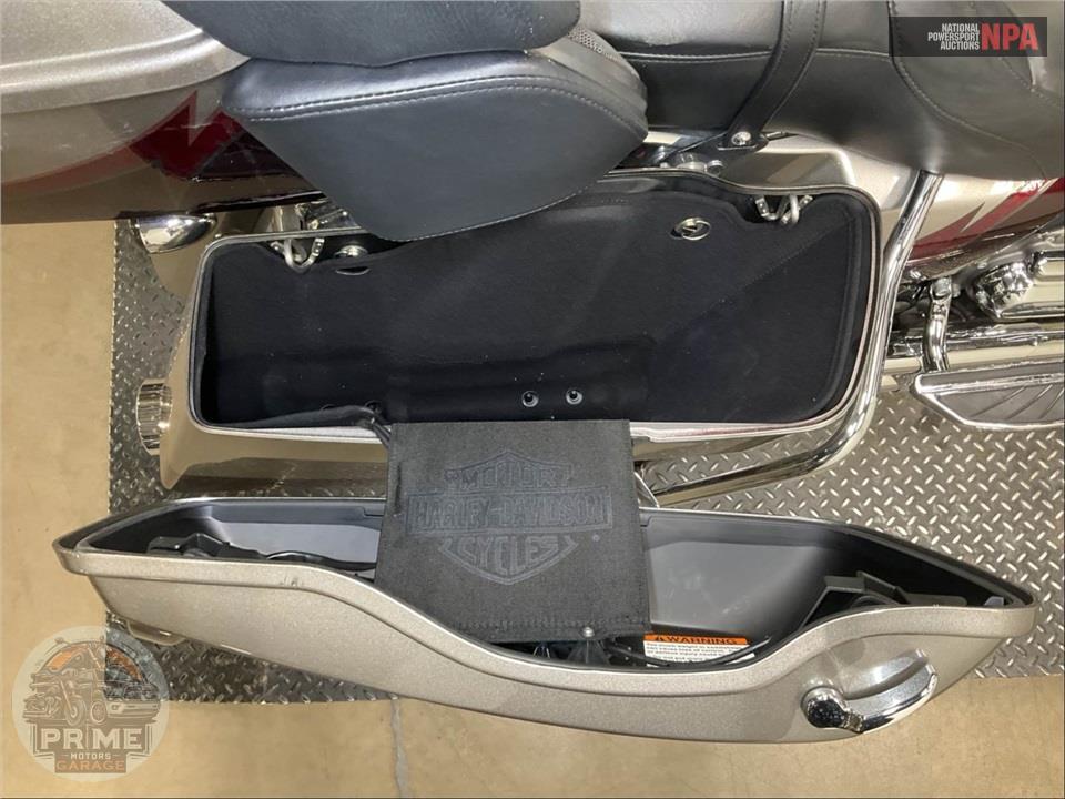 2015 Harley-Davidson FLHTKSE CVO ULTRA LIMITED — фото 21