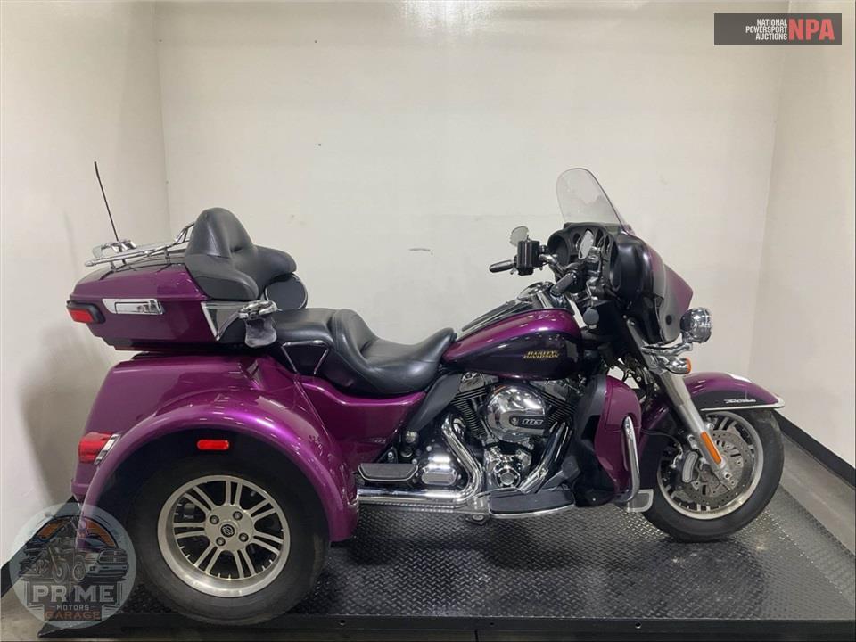 2016 Harley-Davidson FLHTCUTG TRIGLIDE ULTRA CLASSIC — фото 1