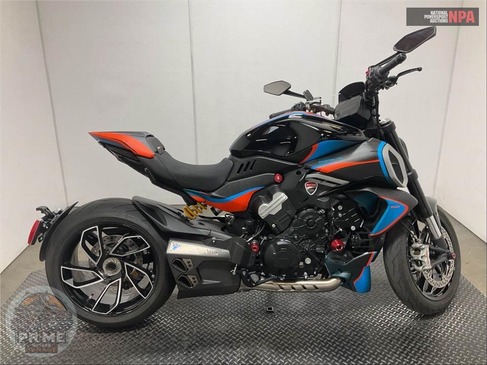 2023 Ducati DIAVEL V4 — фото 1