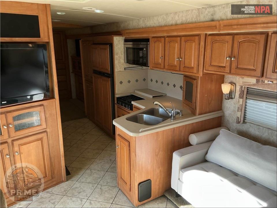 2011 Winnebago M-35P-FORD - ADVENTURER SERIES — фото 8