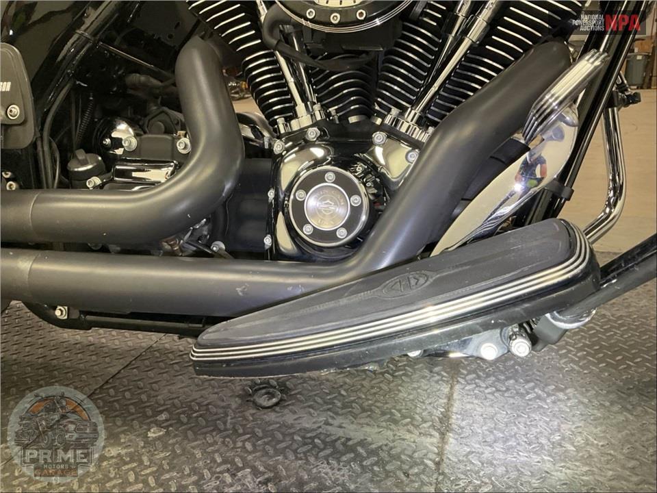 2015 Harley-Davidson FLTRX ROAD GLIDE — фото 32
