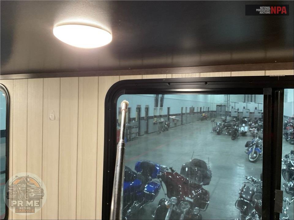2018 Crossroads Rv M-33 CK - SUNSET TRAIL GRAND RESERVE SERIES — фото 22