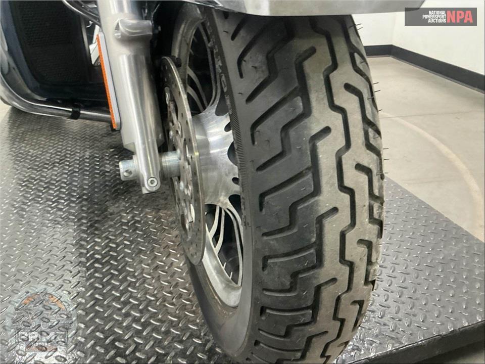 2016 Harley-Davidson FLHTCUTG TRIGLIDE ULTRA CLASSIC — фото 22