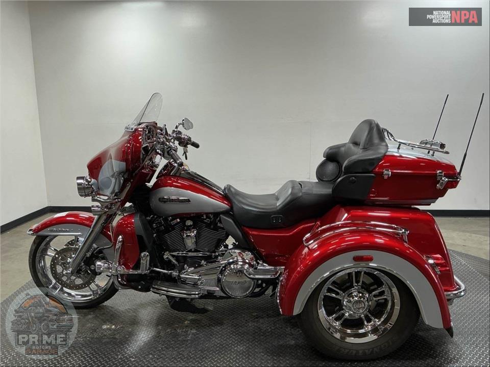 2019 Harley-Davidson FLHTCUTG TRI GLIDE ULTRA — фото 3