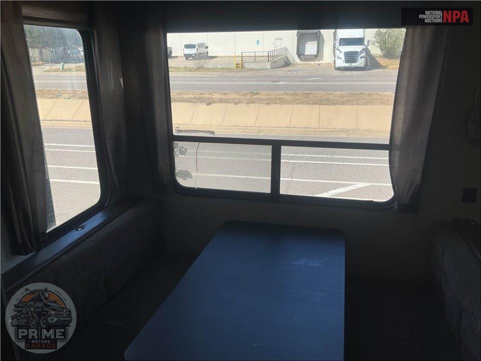 2018 Cherokee By Forest River M-315TBH8 ARCTIC WOLF FIFTH WHEEL SERIES — фото 44